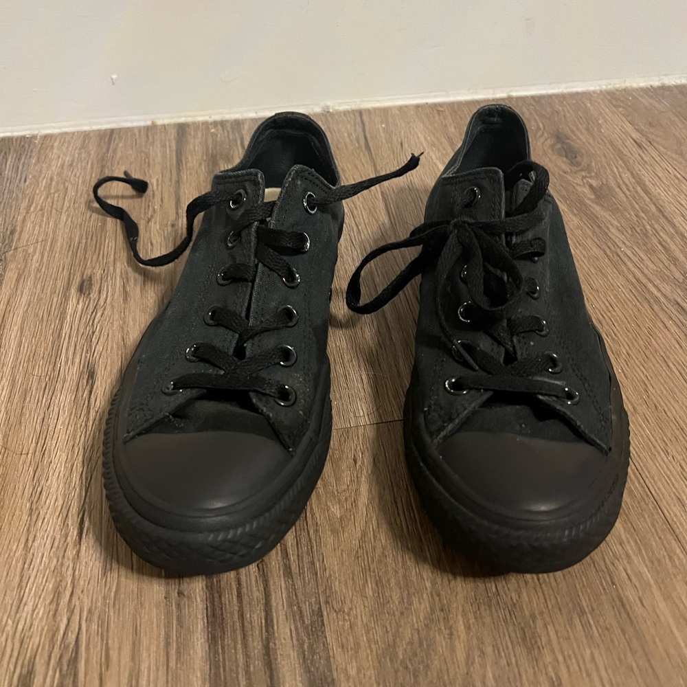 Black converse shoes